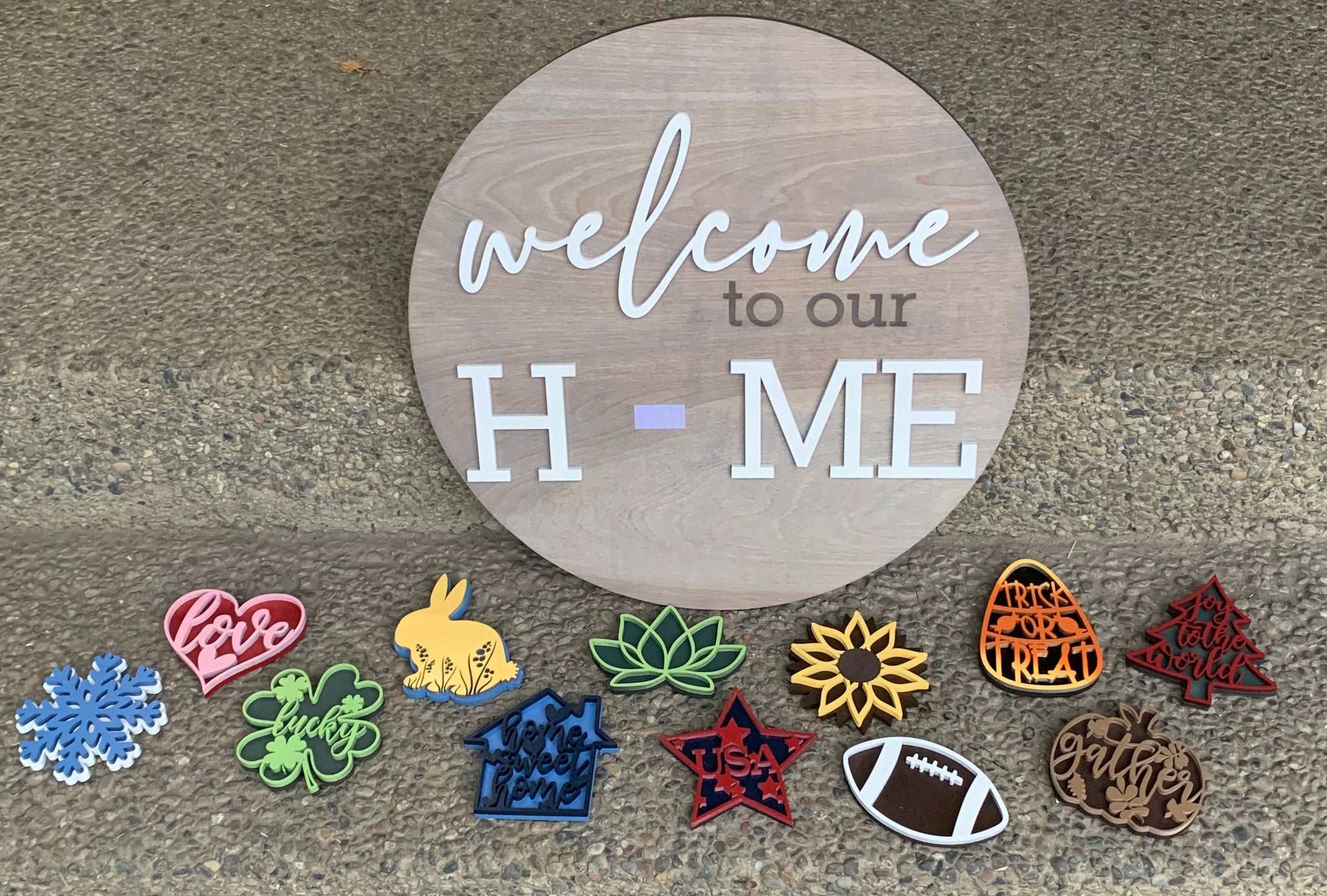 3D Welcome to Our Home Holiday Switch Out Sign With 6 Cut Outs